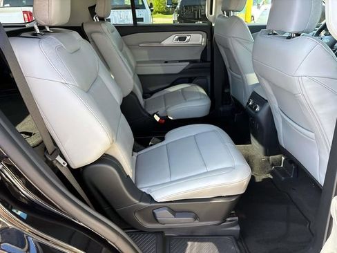 Used 2026 Ford Explorer Active w/ Active Comfort Package AWD/4WD image 16