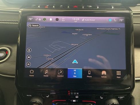 Used 2023 Jeep Grand Cherokee Limited image 44