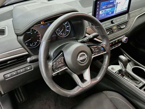 Used 2024 Nissan Altima 2.5 SV w/ SV Premium Package FWD image 18