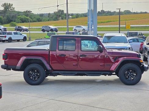 Used 2021 Jeep Gladiator Sport AWD/4WD image 9