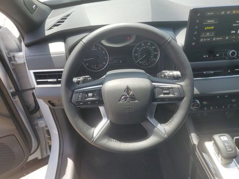 New 2026 Mitsubishi Outlander LE AWD/4WD image 13