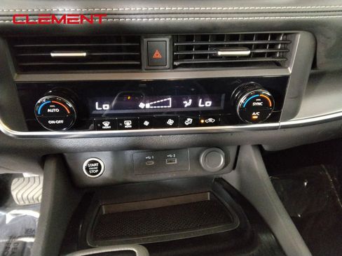 Used 2023 Nissan Rogue SV FWD image 18