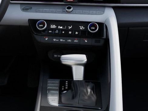 New 2025 Hyundai Elantra Limited w/ Cargo Package image 16