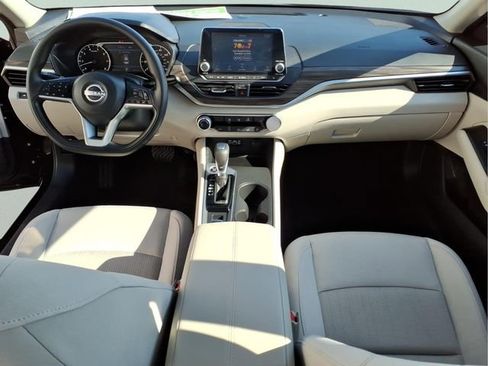 Used 2025 Nissan Altima 2.5 SV image 23