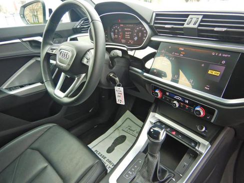 Used 2025 Audi Q3 2.0T Premium image 5