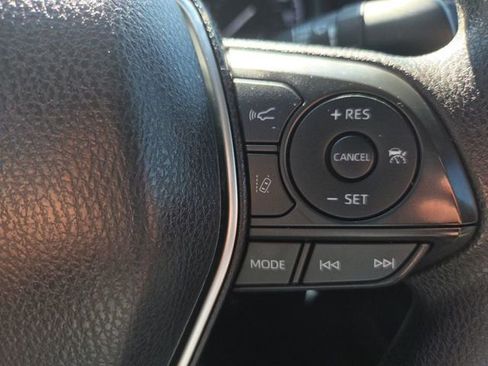 Used 2018 Toyota Camry LE FWD image 29