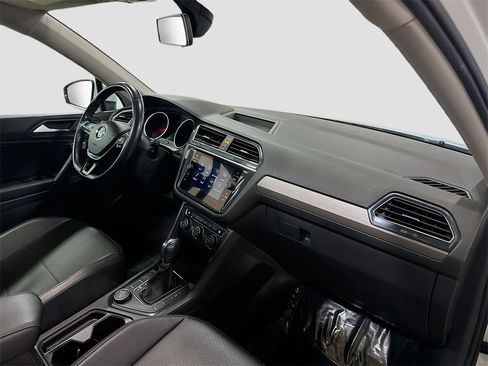 Used 2019 Volkswagen Tiguan SE w/ Panoramic Sunroof Package image 38