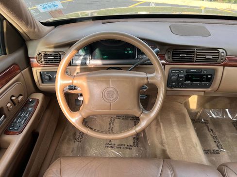 Used 1999 Cadillac De Ville w/ Comfort/Convenience Pkg image 29