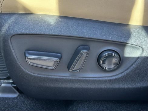 Used 2022 Toyota RAV4 Limited image 15