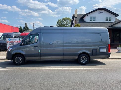 Used 2022 Mercedes-Benz Sprinter 4500 w/ Parking Package image 2