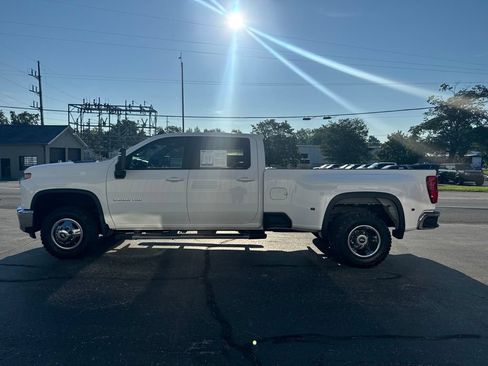 Used 2022 Chevrolet Silverado 3500 LT w/ All Star Edition AWD/4WD image 4