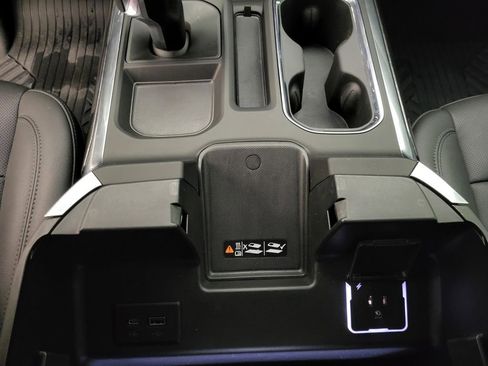 Used 2025 Chevrolet Silverado 1500 LTZ image 8