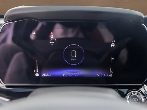 Used 2025 Chevrolet Trax RS w/ Sunroof Package image 11