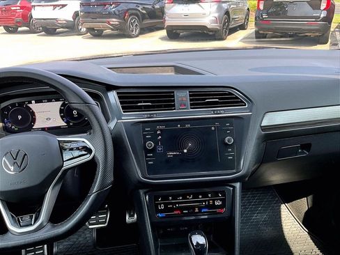 Used 2022 Volkswagen Tiguan SEL R-Line AWD/4WD image 18