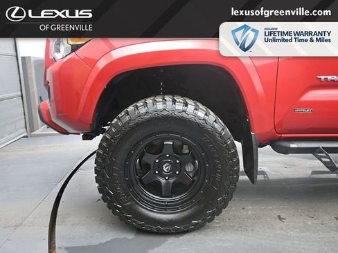 Used 2022 Toyota Tacoma TRD Sport w/ Technology Package image 9