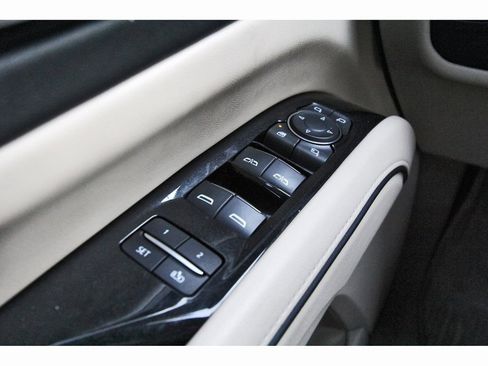 Used 2023 Cadillac Escalade Premium Luxury image 19