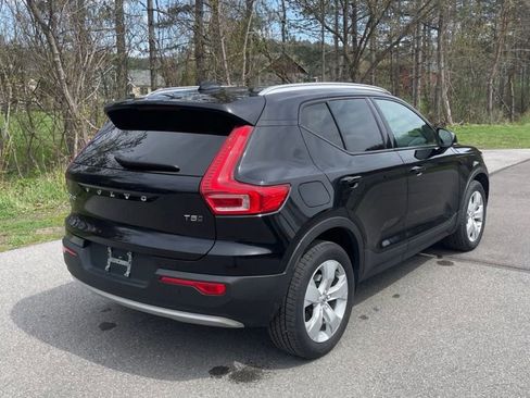 Used 2022 Volvo XC40 T5 Momentum AWD/4WD image 6