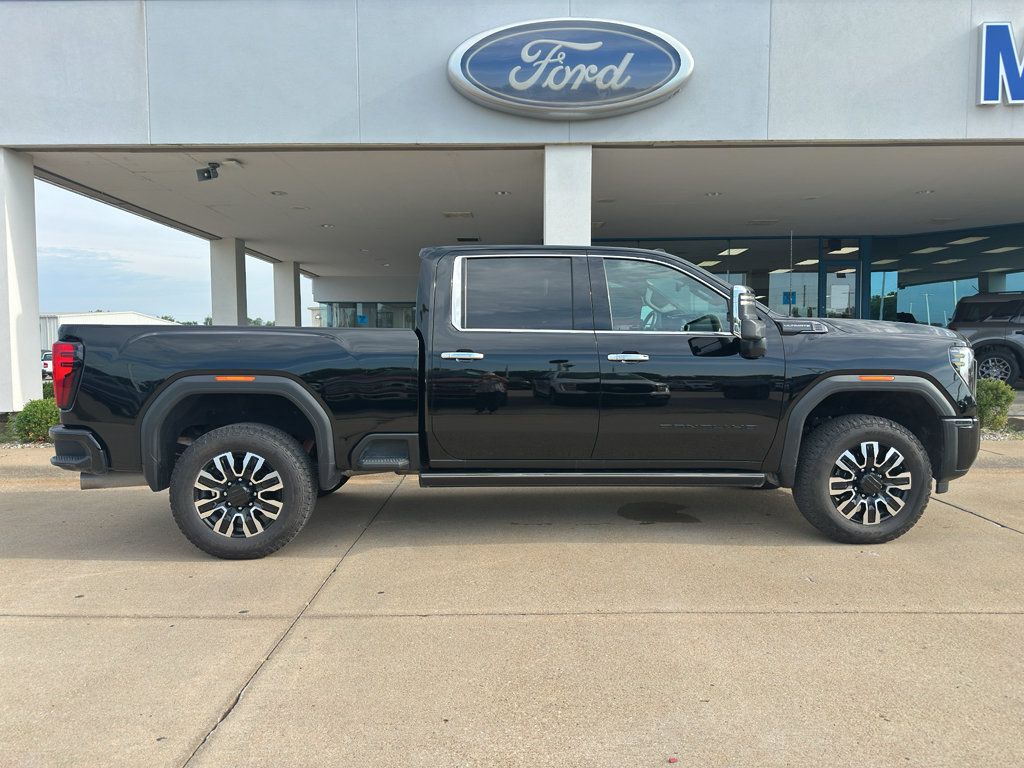 Used 2026 GMC Sierra 2500 Denali Ultimate w/ LPO, Black Badging Package AWD/4WD image 9