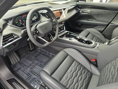 New 2026 Audi S e-tron GT Prestige image 11