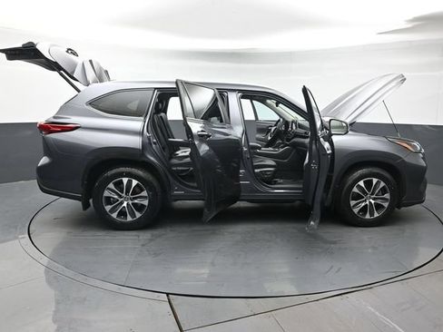 Used 2023 Toyota Highlander XLE AWD/4WD image 54