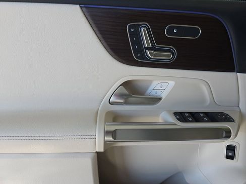 Certified 2025 Mercedes-Benz GLB 250 image 28