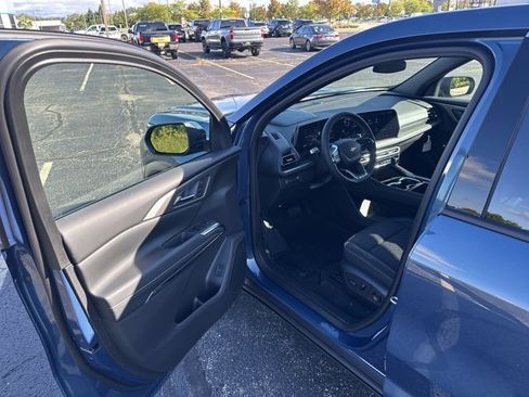 New 2026 Chevrolet Traverse LT w/ Sun and Wheel Package image 9