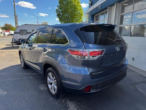 Used 2015 Toyota Highlander XLE AWD/4WD image 4