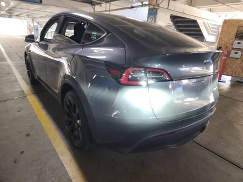 Used 2023 Tesla Model Y AWD image 3