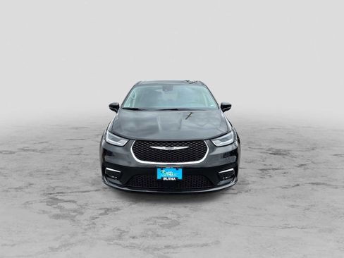 Certified 2023 Chrysler Pacifica Touring-L image 3