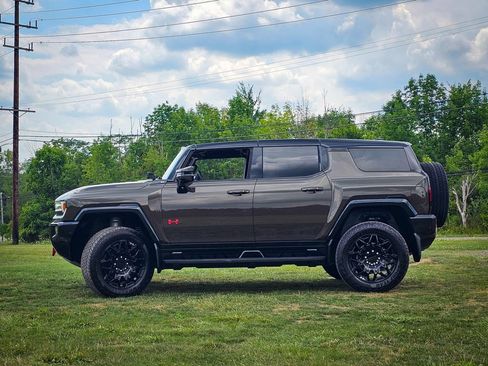 Used 2025 GMC Hummer EV 2X w/ LPO, Illumination Package AWD/4WD image 6