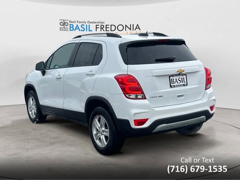 Used 2022 Chevrolet Trax LT w/ LT Convenience Package image 3
