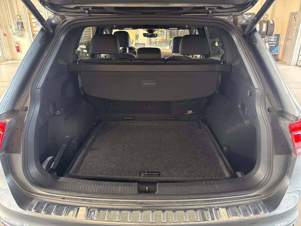 Used 2024 Volkswagen Tiguan SEL R-Line AWD/4WD image 3