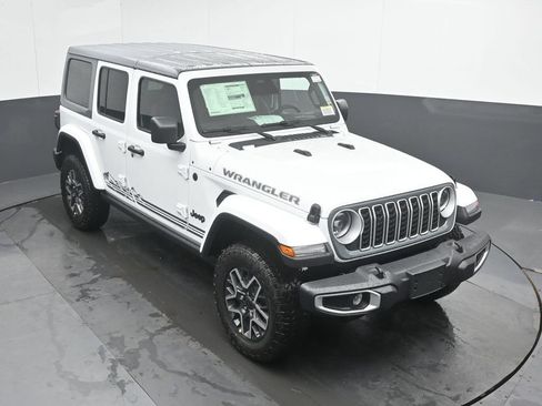 New 2026 Jeep Wrangler Unlimited Sahara w/ Rockslide Package AWD/4WD image 34