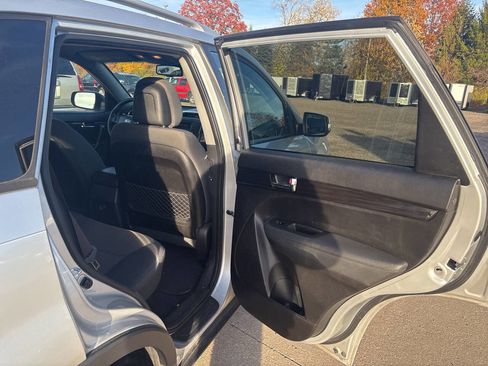 Used 2013 Kia Sorento LX w/ Convenience Pkg image 17