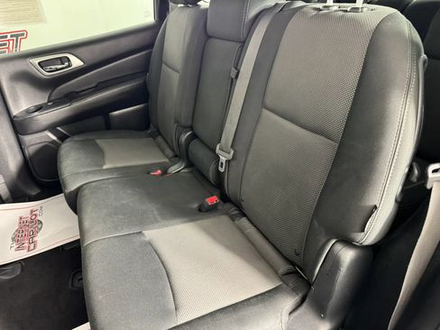 Used 2020 Nissan Pathfinder S FWD image 34