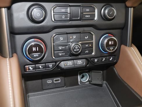 Used 2021 Chevrolet Tahoe High Country image 28