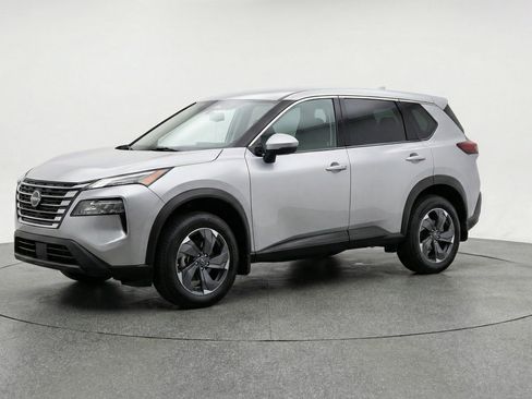 Used 2025 Nissan Rogue SV image 3