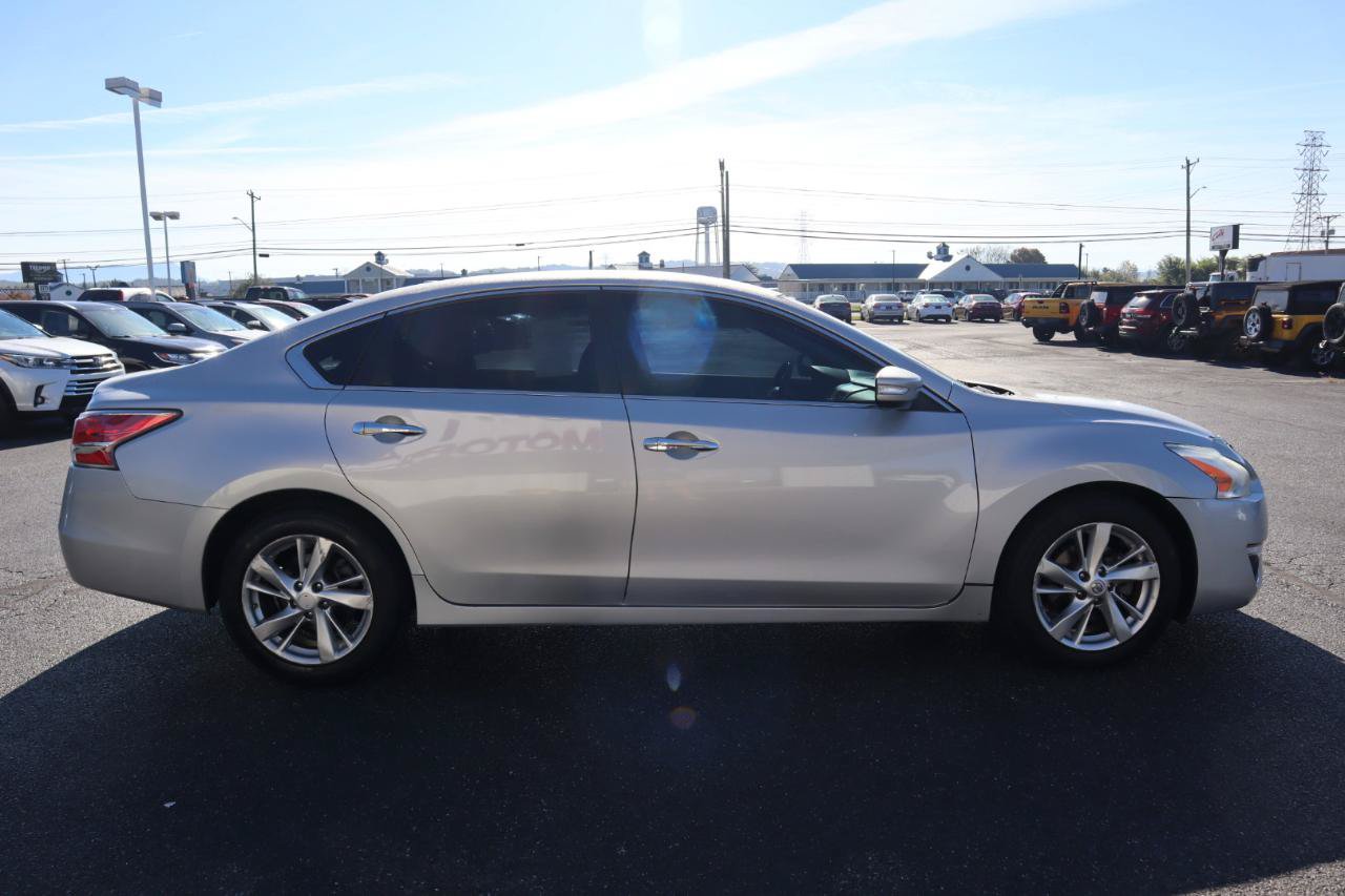 Used 2015 Nissan Altima 2.5 SL w/ Moonroof Package FWD image 6