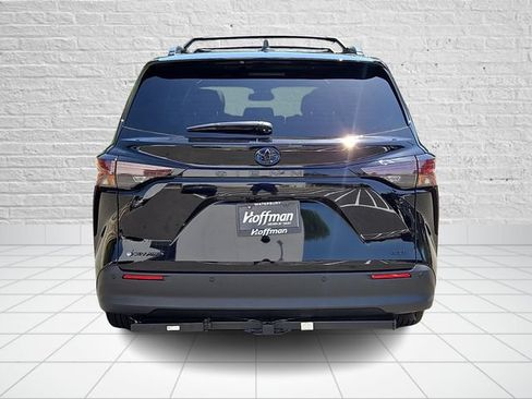 Used 2025 Toyota Sienna XLE Woodland Edition AWD/4WD image 5