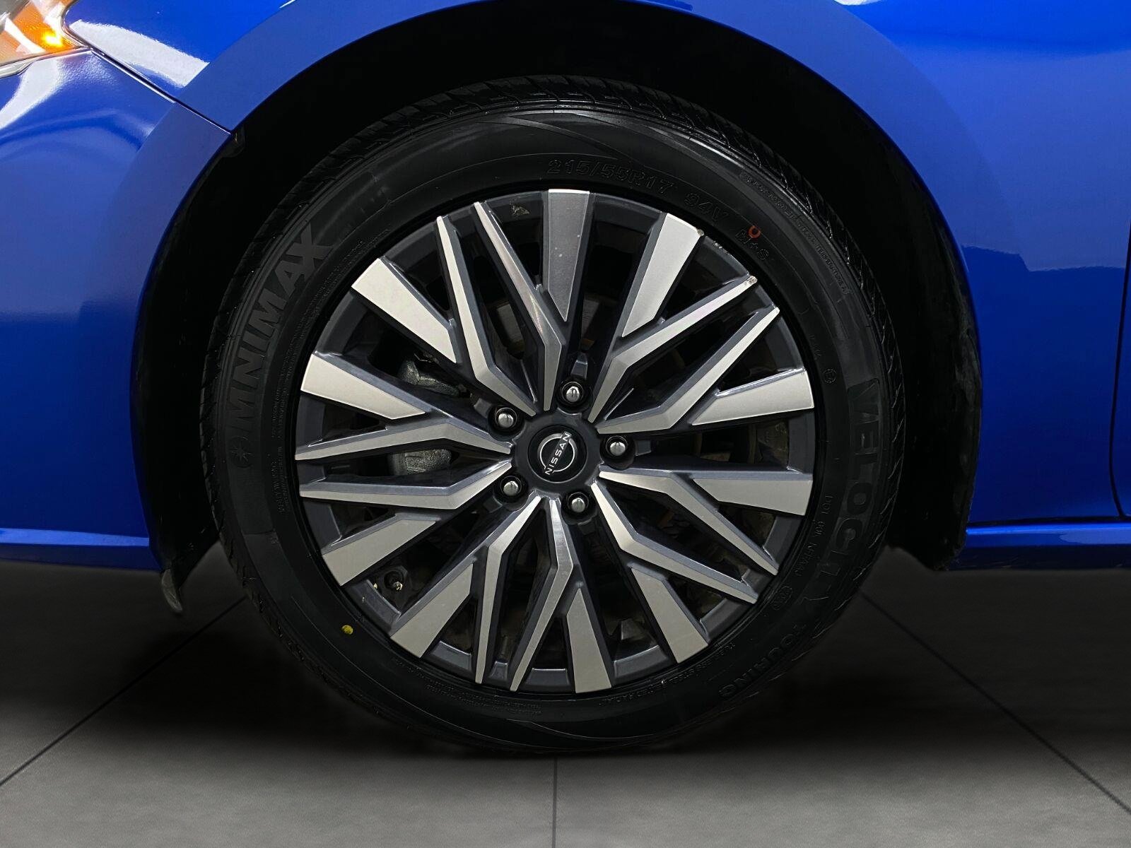 Certified 2025 Nissan Altima 2.5 SV FWD image 11