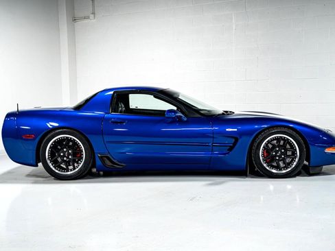 Used 2002 Chevrolet Corvette Z06 w/ Memory Pkg image 2