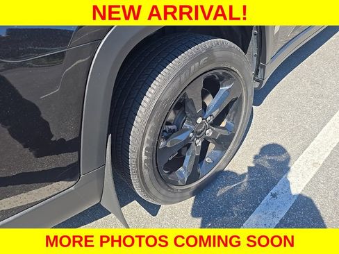 Used 2023 Jeep Grand Cherokee L Laredo AWD/4WD image 10