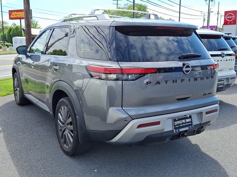 Certified 2023 Nissan Pathfinder SL w/ SL Premium Package AWD/4WD image 3