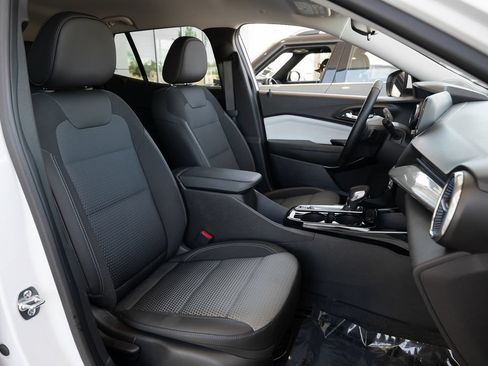 Used 2026 Chevrolet Trax LT w/ Driver Confidence Package FWD image 40