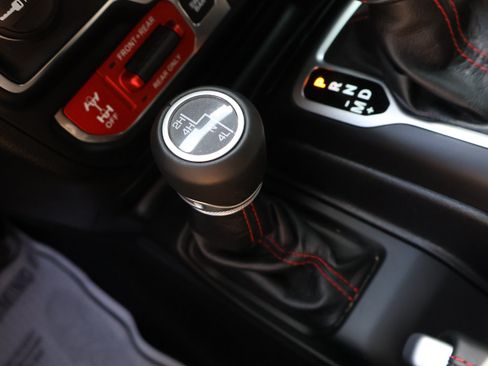Used 2019 Jeep Wrangler Unlimited Rubicon AWD/4WD image 31