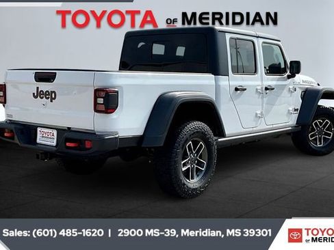 Used 2025 Jeep Gladiator Mojave image 11