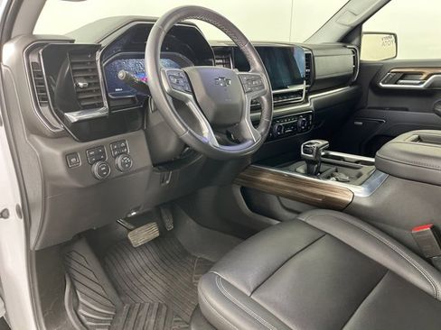 Used 2022 Chevrolet Silverado 1500 LT Trail Boss w/ LT Trail Boss Premium Package image 2