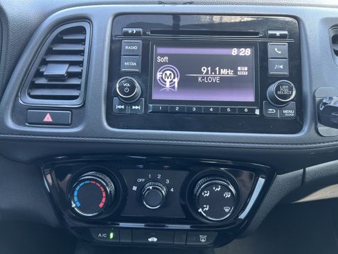Used 2019 Honda HR-V LX image 7