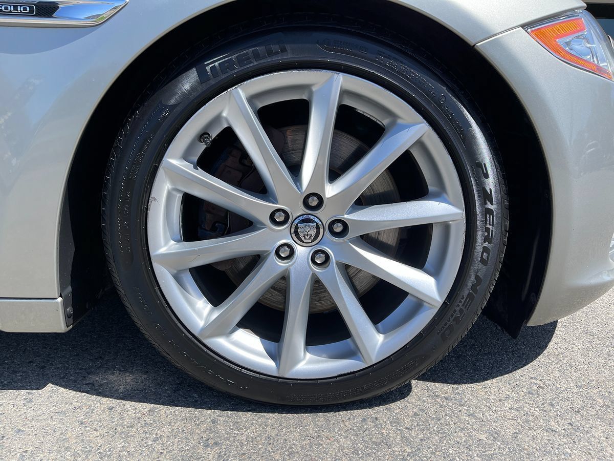 Used 2012 Jaguar XJ RWD image 32