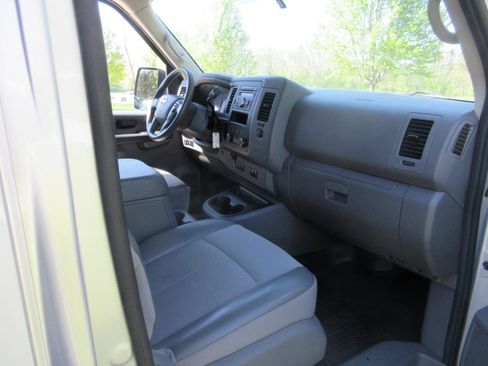 Used 2016 Nissan NV 2500 SV RWD image 36